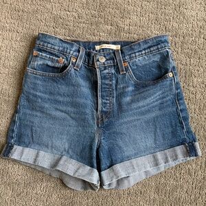 Levi’s Premium Wedgie Short, size 27, medium wash